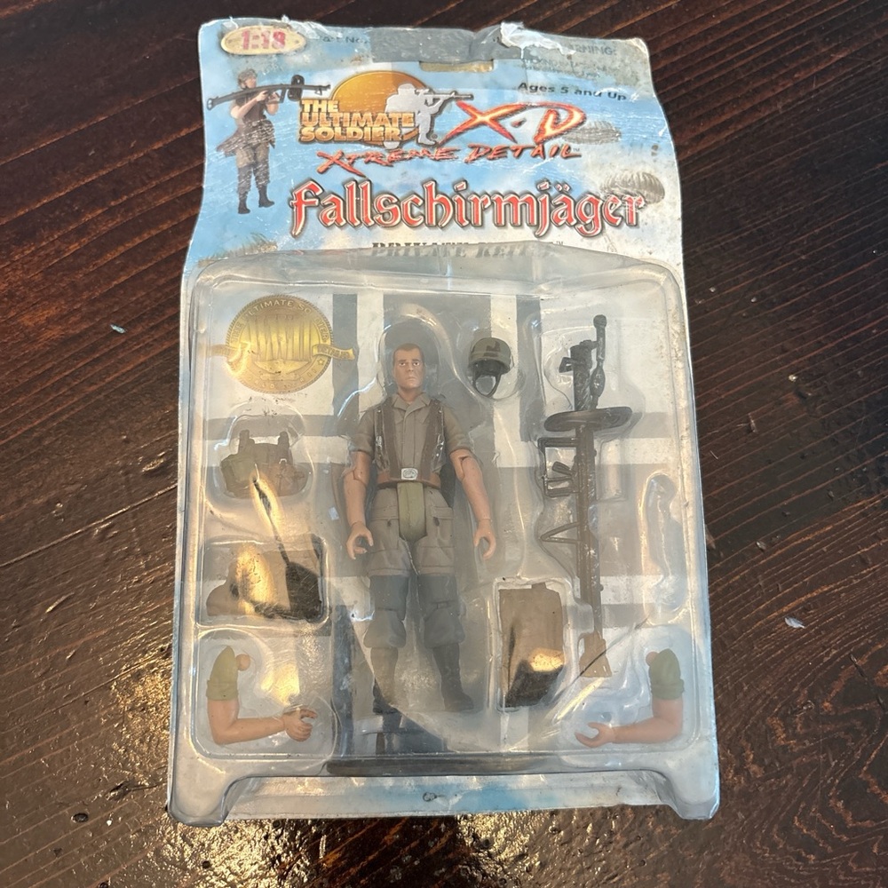 Fallschirmjäger Action Figure Playset